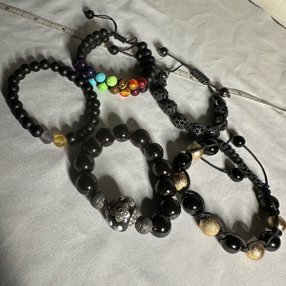 Five black adjustable and stretch style bracelets - Picture 1 of 5